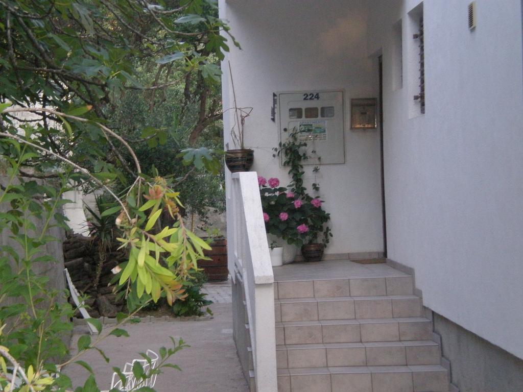 Banjol Apartments Padovan מראה חיצוני תמונה